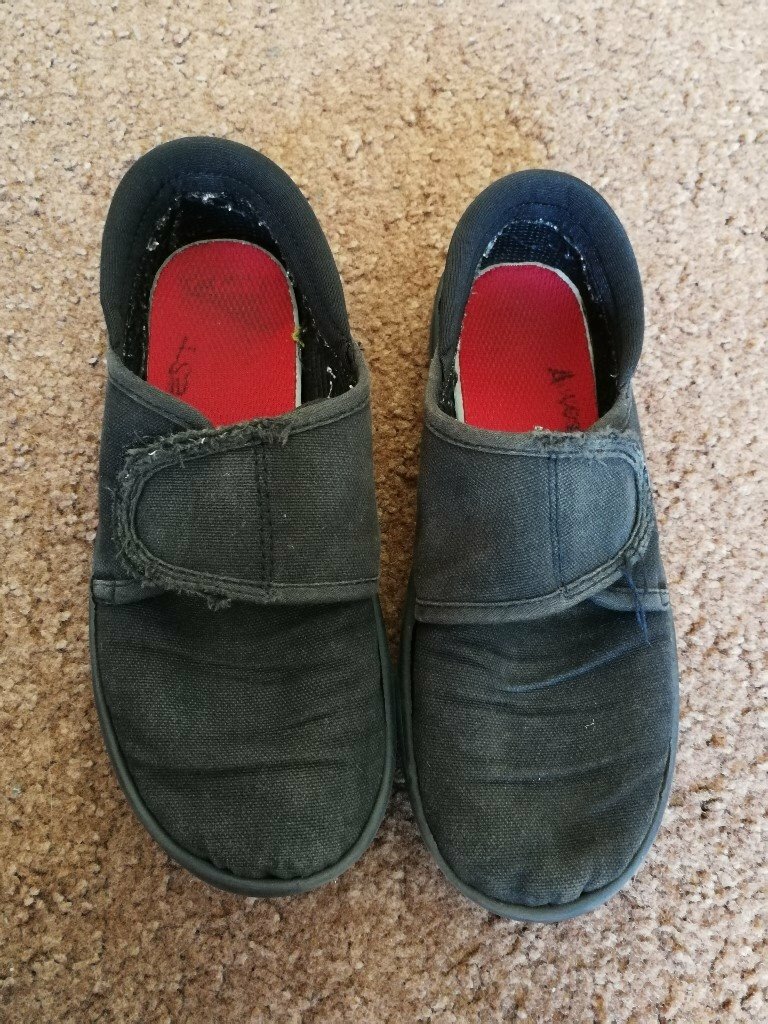 clarks school plimsolls